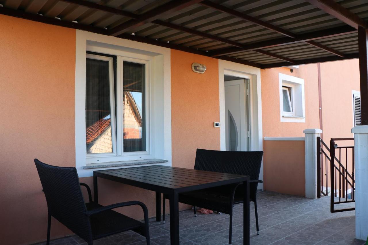 Nona Lili Apartment Izola Exterior foto